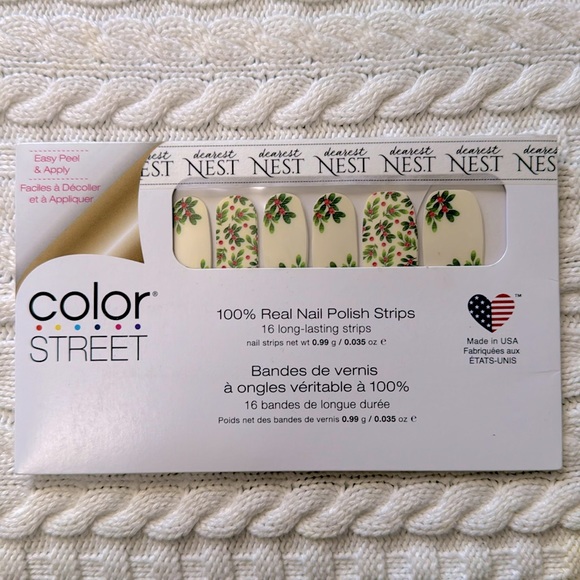 Color Street Holiday Nails - Berry Merry - Picture 5 of 6